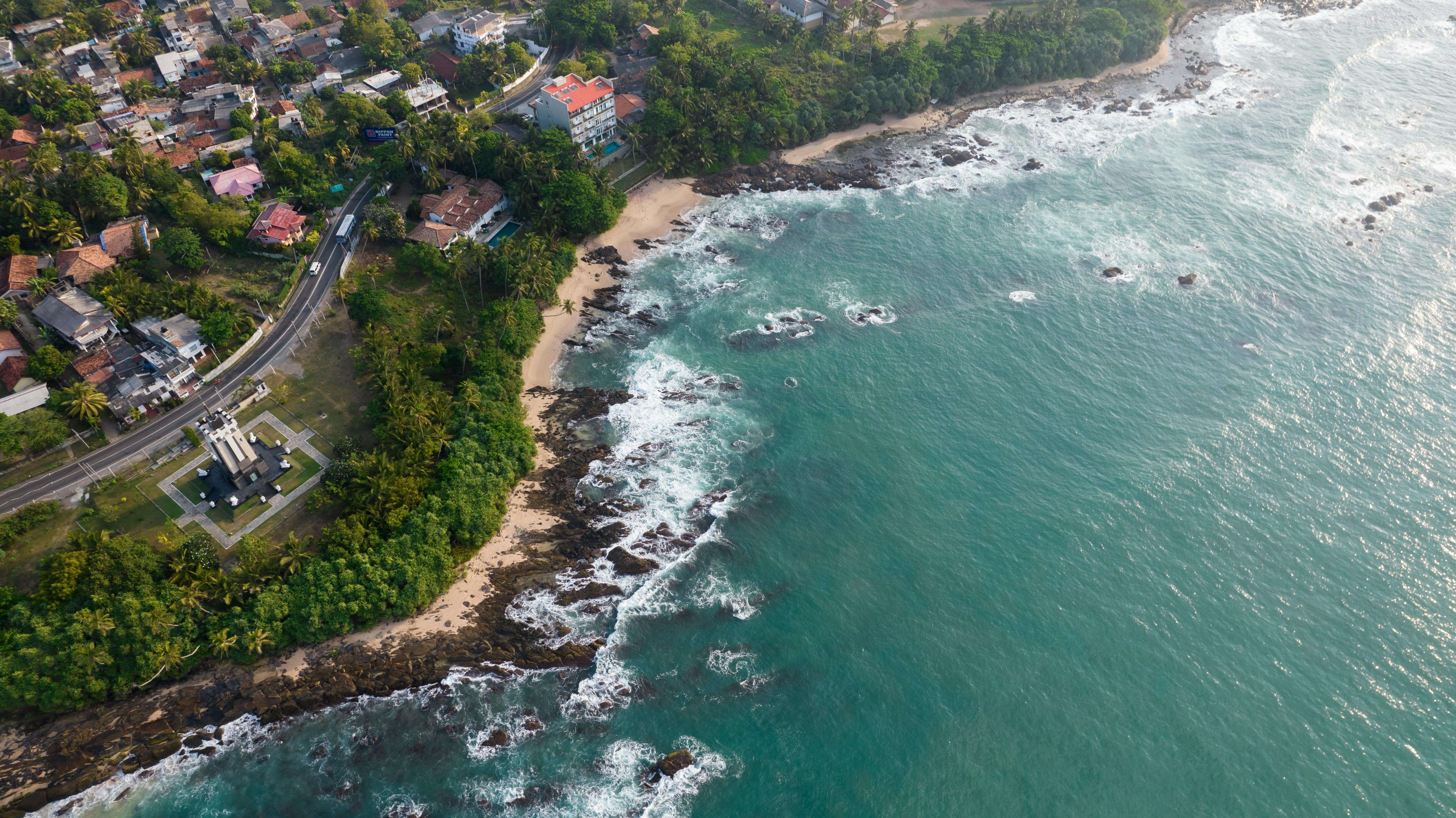 Palm trees and turquoise sea at Tangalle Beach